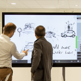 Geconnecteerde, interactieve displays zorgen voor betere samenwerking via de cloud